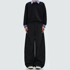 Straight-leg loose-fitting hiking pants