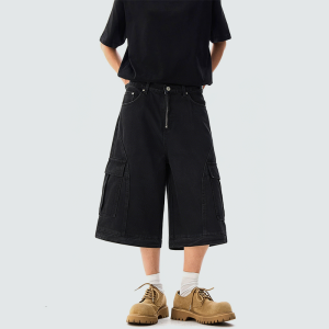Loose-fitting plaid cotton cargo shorts